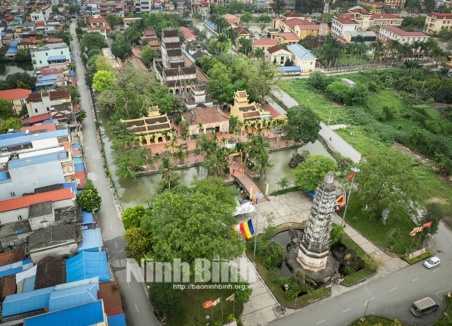 Panorama of Co Le Pagoda.