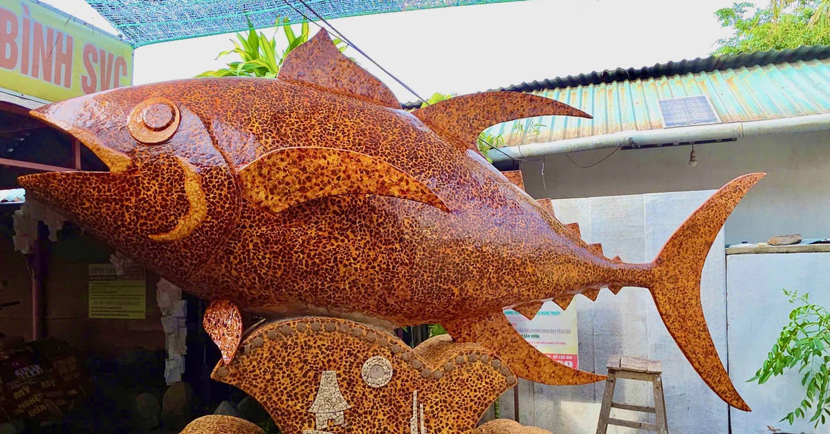 Cá ngừ đại dương 'khủng' làm từ gáo dừa