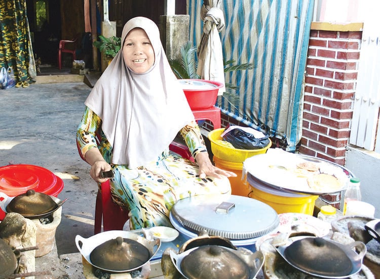 Thơm ngon chiếc bánh làng Chăm