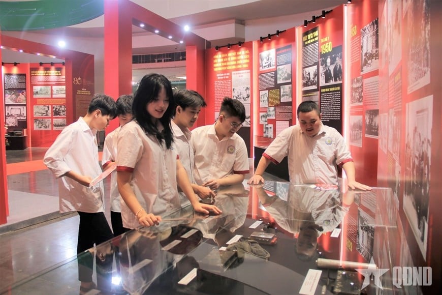  Triển lãm thu hút sự quan tâm của thế hệ trẻ.