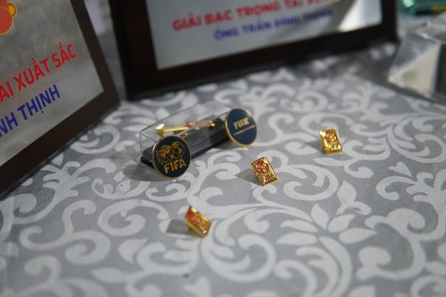 Nghẹn lòng nhìn kỷ vật của trọng tài Trần Đình Thịnh: Cuốn sổ dày từ nay đóng lại…- Ảnh 8.