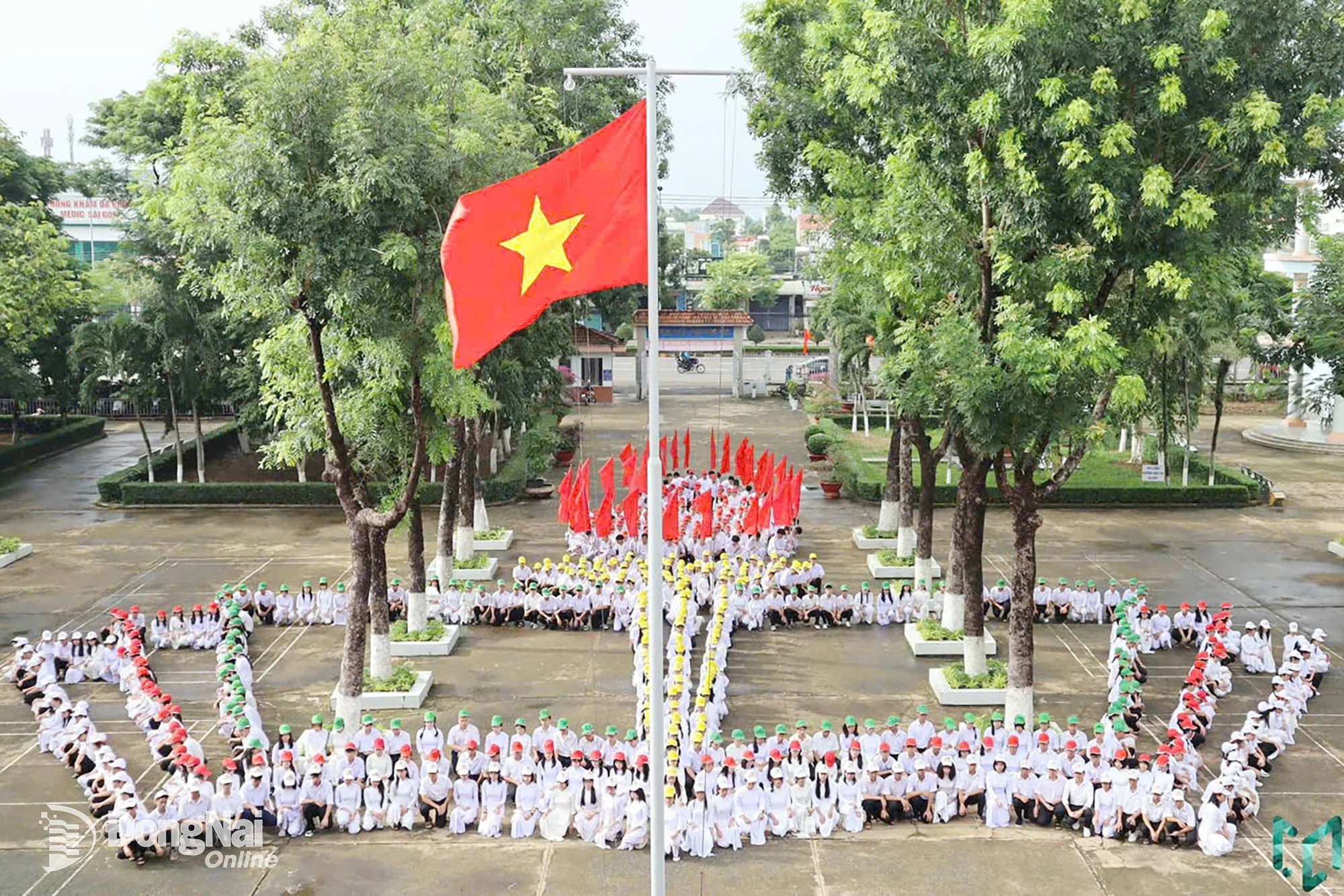 Học sinh Trường THPT chuyên Quang Trung (phường Đồng Xoài) không chỉ học tập, mà còn được khuyến khích tham gia các hoạt động phát triển bản thân, học hỏi nhiều kỹ năng cần thiết. Ảnh: Phương dung