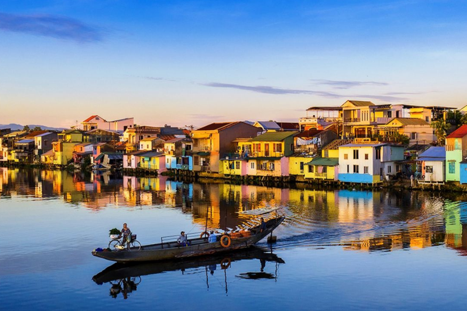 Bao Vinh Old Quarter ទេសចរណ៍៖ នៅពេលដែលដំបូលប្រក់ក្បឿងគ្របដណ្ដប់ដោយស្លែ ប្រាប់ពីរឿងកំពង់ផែដ៏រុងរឿងមួយ