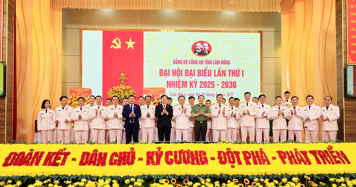 Công an tỉnh Lâm Đồng: “Hàng thẳng, lối thông, đồng lòng cùng tiến”