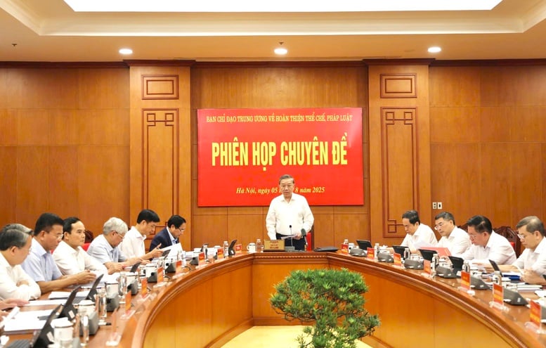 Xác định xây dựng, hoàn thiện thể chế, pháp luật là nhiệm vụ trọng tâm, xuyên suốt- Ảnh 2.