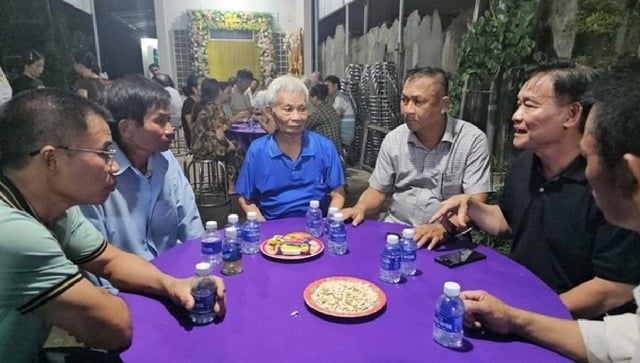 Mái đầu bạc tiễn biệt mái đầu xanh: Chuyến thăm nhà lần cuối của trọng tài Trần Đình Thịnh!- Ảnh 3.