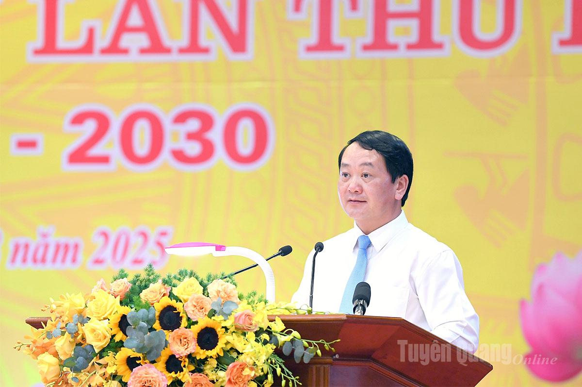 Đồng chí Bí thư Tỉnh ủy Hầu A Lềnh phát biểu chỉ đạo tại đại hội.