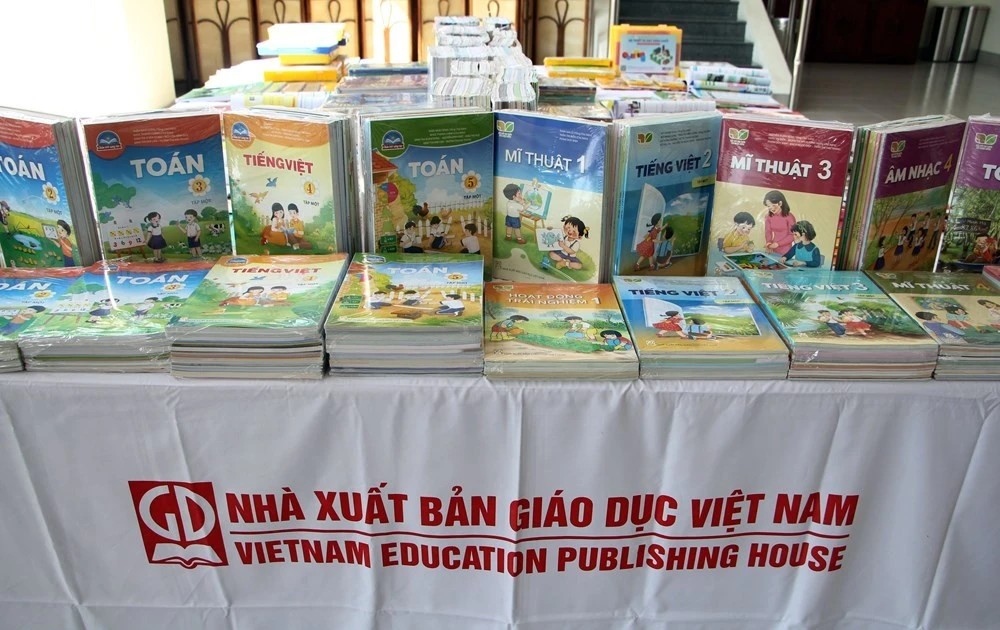 Giảm giá sách giáo khoa đầu năm học mới