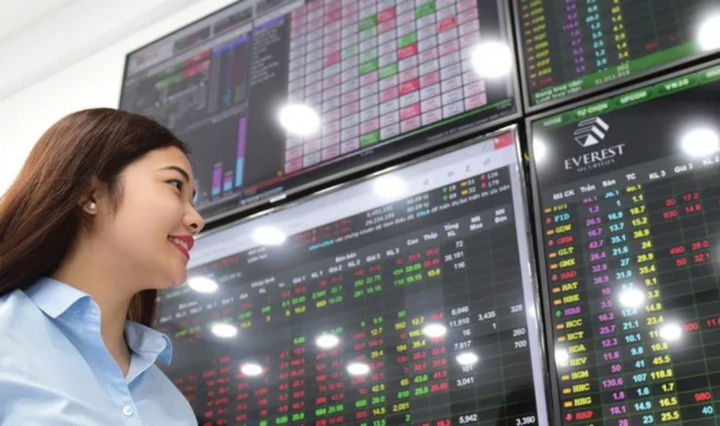 Thị trường chứng khoản liên tục đảo chiều, VN-Index lập đỉnh cao chưa từng có.