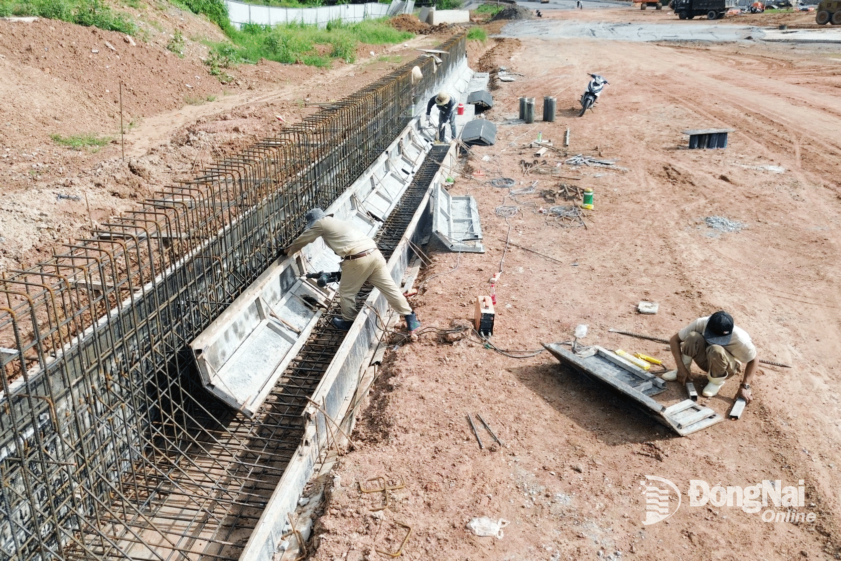 [Chùm ảnh] Bước sang tháng 8, xem 'hình hài' đường cao tốc Biên Hòa - Vũng Tàu đoạn qua Đồng Nai