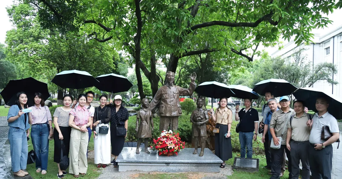 Đoàn báo chí Việt Nam thăm Trường Dục Tài Nam Ninh và trải nghiệm công nghệ AI trong nông nghiệp tại Trung Quốc
