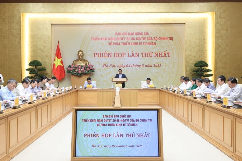នាយក​រដ្ឋមន្ត្រី​អញ្ជើញ​ជា​អធិបតី​ក្នុង​កិច្ច​ប្រជុំ​ស្ដីពី​ការ​អភិវឌ្ឍ​សេដ្ឋកិច្ច​ឯកជន - រូបថត ២.