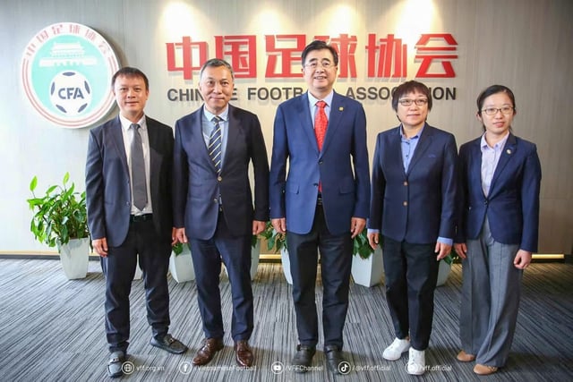 Chủ tịch VFF và CFA ký kết ghi nhớ hợp tác: Bóng đá Việt Nam, Trung Quốc cùng phát triển- Ảnh 3.