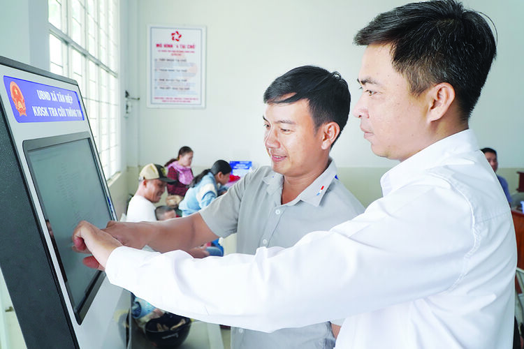 Chính quyền vì dân phục vụ