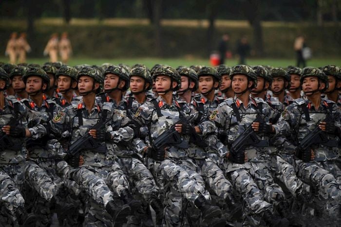Những gương mặt rắn rỏi của các chiến sĩ.