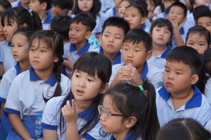 Phụ huynh ở TP HCM sốt ruột, mong tựu trường sớm để nghỉ Tết dài hơn!- Ảnh 2.
