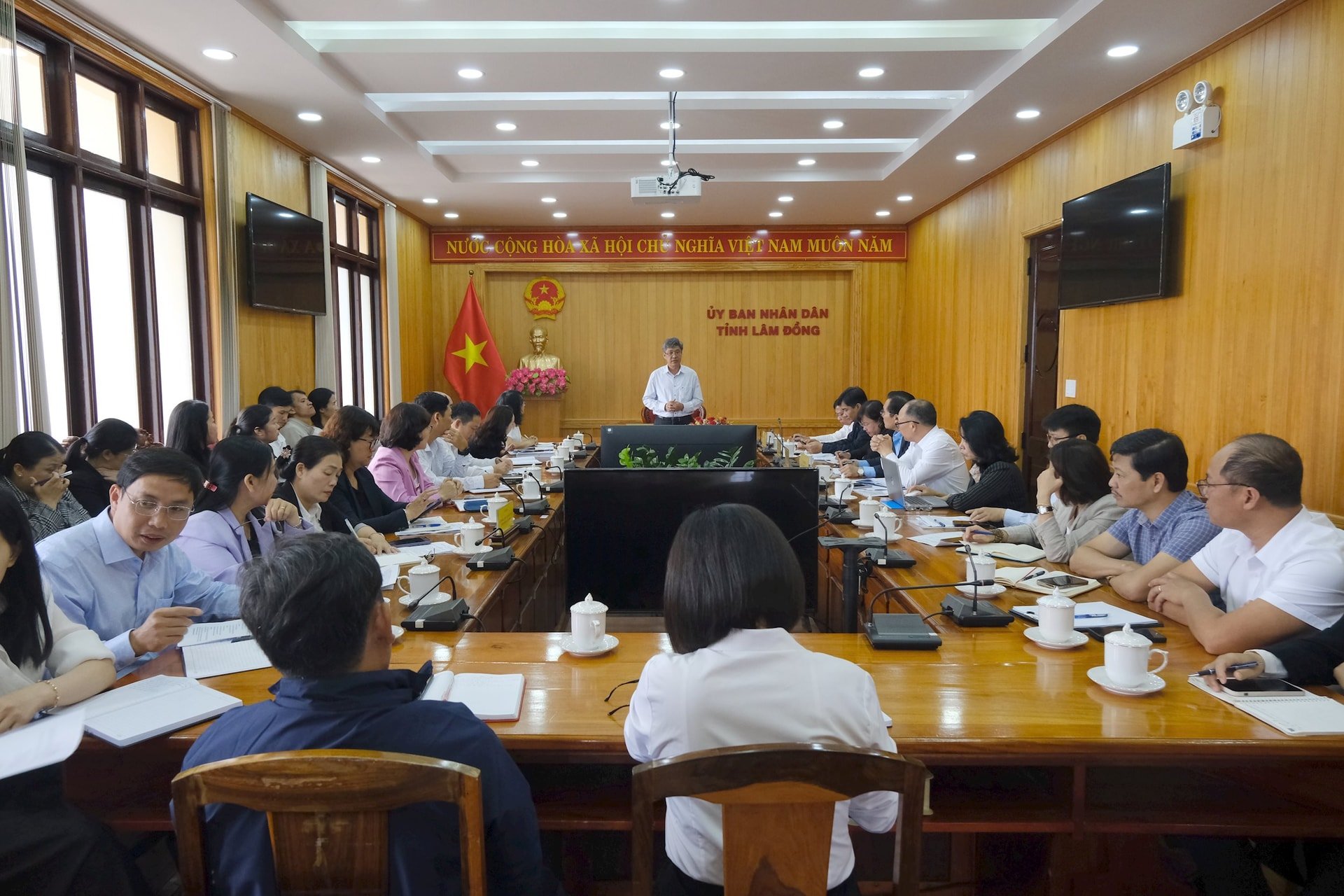 Quang cảnh buổi làm viêc