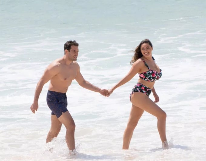 Mỹ nhân Kelly Brook quyến rũ, tự hào với vẻ đẹp tự nhiên ở tuổi U50 - 7