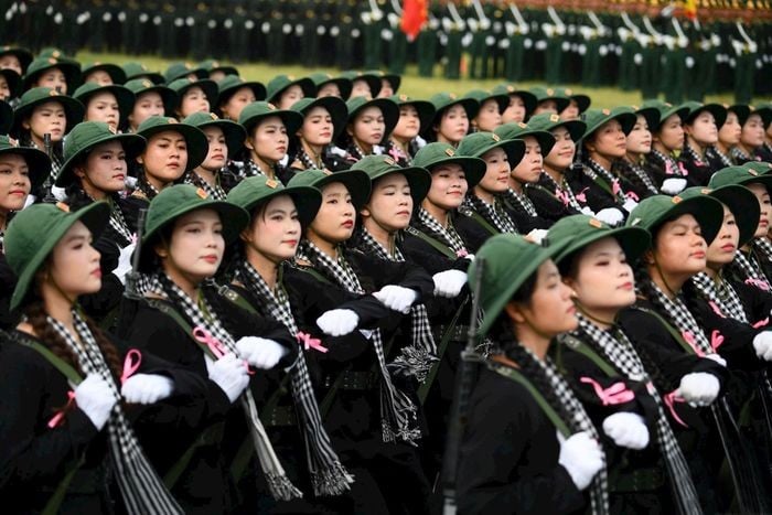 Khối nữ Du kích miền nam tham gia hợp luyện.