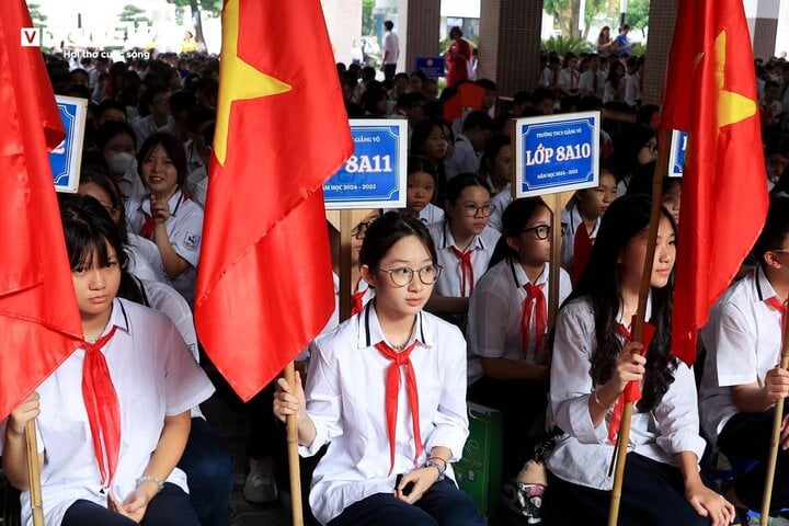 Học sinh dự khai giảng năm học mới năm 2024. (Ảnh minh hoạ)