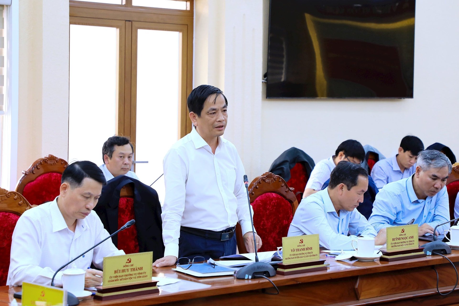 11 UVBTV, Trưởng Ban Tuyên giáo và Dân vận Tỉnh ủy Võ Thanh Bình đề xuất thống nhất các số liệu, tên gọi giữa các báo cáo kinh tế - xã hội và Dự thảo văn kiện 