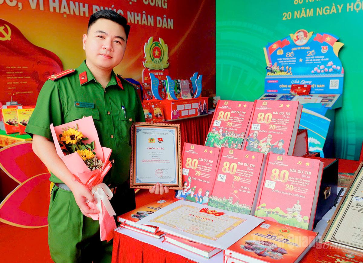 Lieutenant Hoang Xuan Dung with his work.