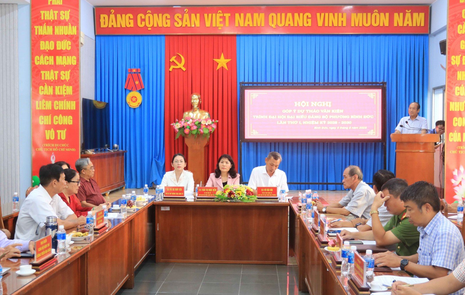 Đại biểu tham dự hội nghị