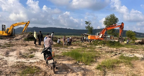 Thi công hàng rào, san ủi mặt bằng phục vụ mở rộng Cảng hàng không quốc tế Phú Quốc