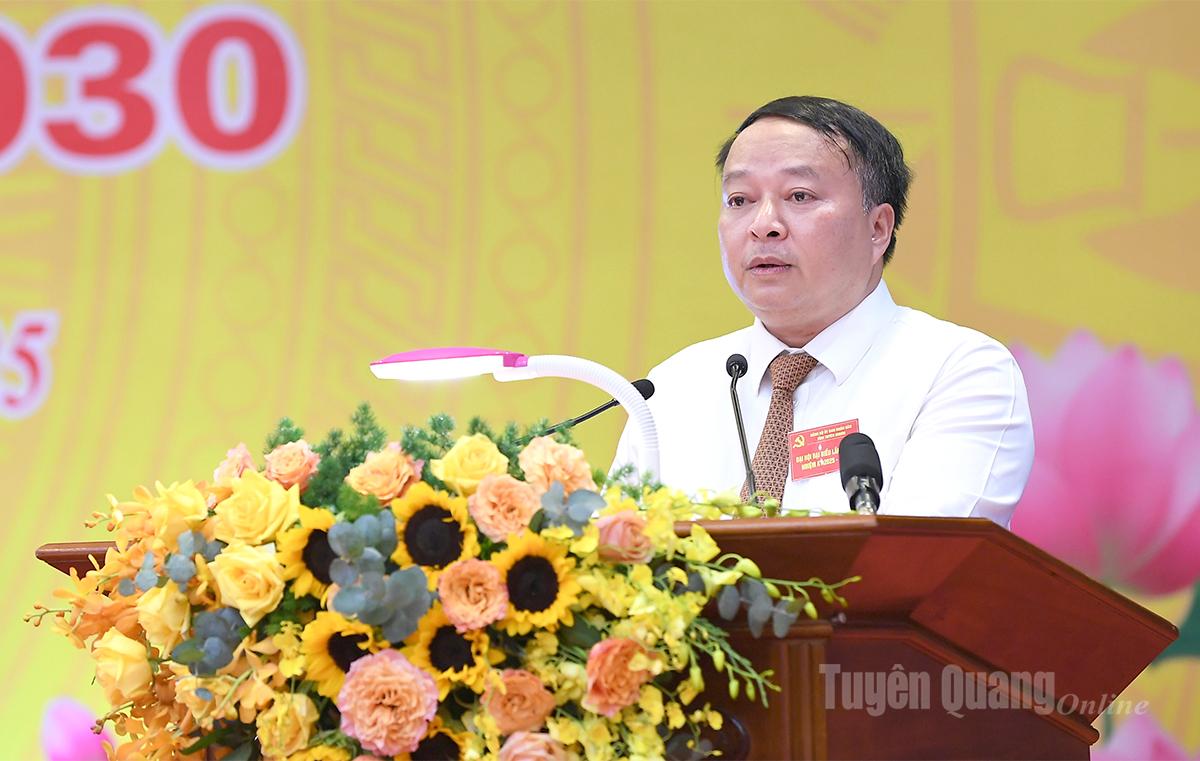Đồng chí Chủ tịch UBND tỉnh Phan Huy Ngọc khai mạc Đại hội.