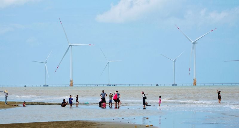 ヴィンロン省は、サービス開発と海洋観光を組み合わせた洋上風力発電開発に大きな可能性を秘めています。