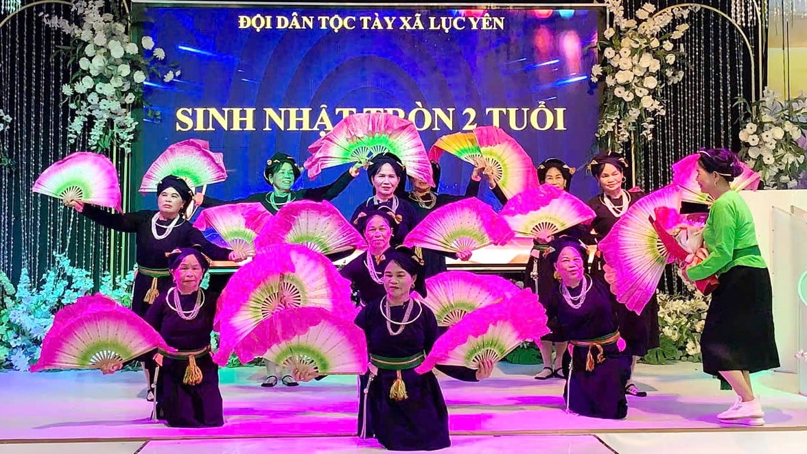 giao-luu-van-nghe-cua-cac-doi-van-nghe-dan-toc-tay-cac-xa.jpg