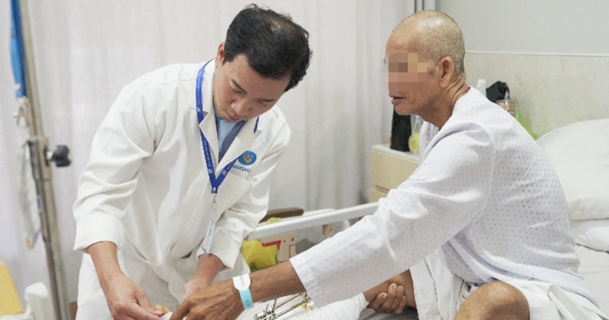 Bác sĩ Việt cứu bệnh nhân Campuchia bị máy cắt cỏ chém vào chân nguy kịch