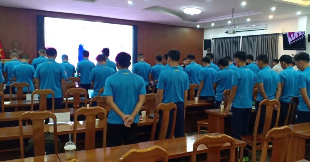 Các thầy và đồng nghiệp mặc niệm thương nhớ trọng tài Trần Đình Thịnh: Nơi Còi bạc từng thuộc về…