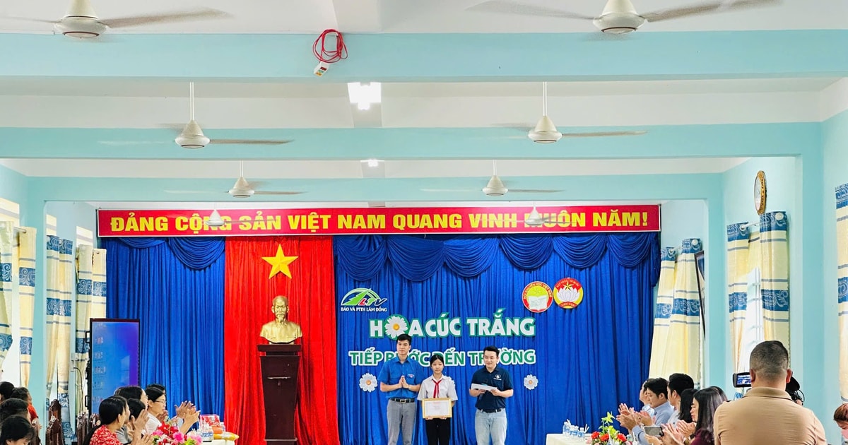 ឡាំដុង៖ ប្រគល់រង្វាន់ជាង 100 លានដុងដល់តួអង្គ Hoa Cuc Trang នៅឃុំ Da Teh
