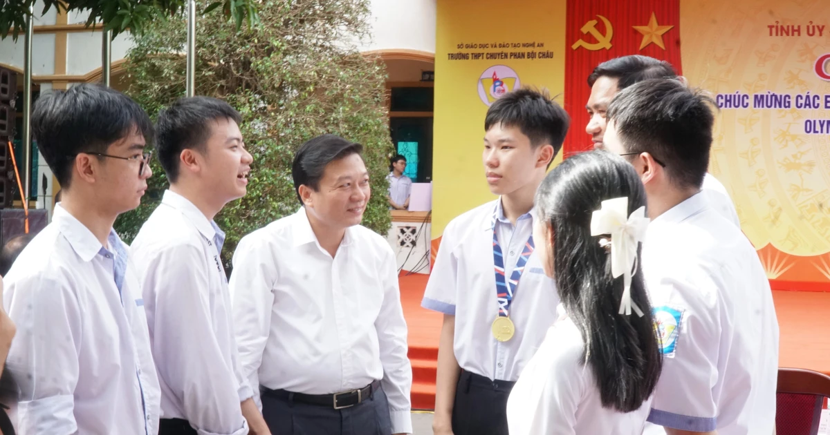 Lãnh đạo tỉnh Nghệ An chúc mừng học sinh đạt giải Olympic khu vực, quốc tế 2025