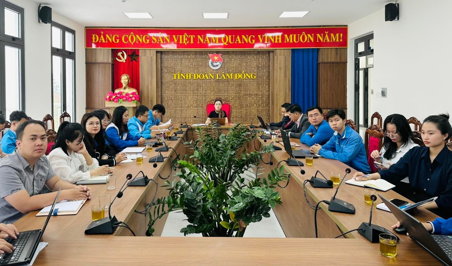 Lam Dong Provincial Youth Union Standing Committee monitors training topics