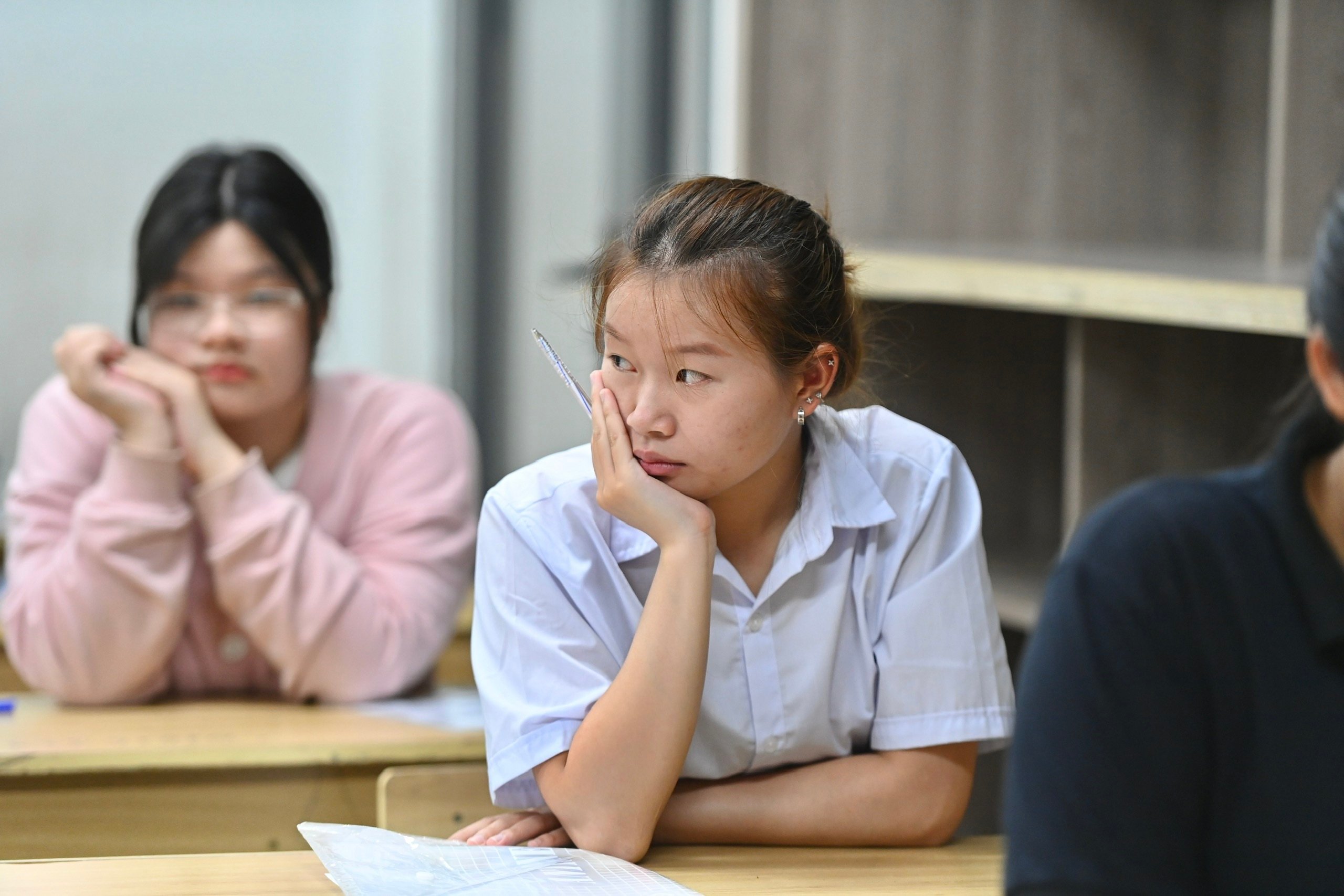 Đề thi tốt nghiệp THPT khó “vượt chuẩn”, ai thiệt trong cuộc đua đại học? - 1