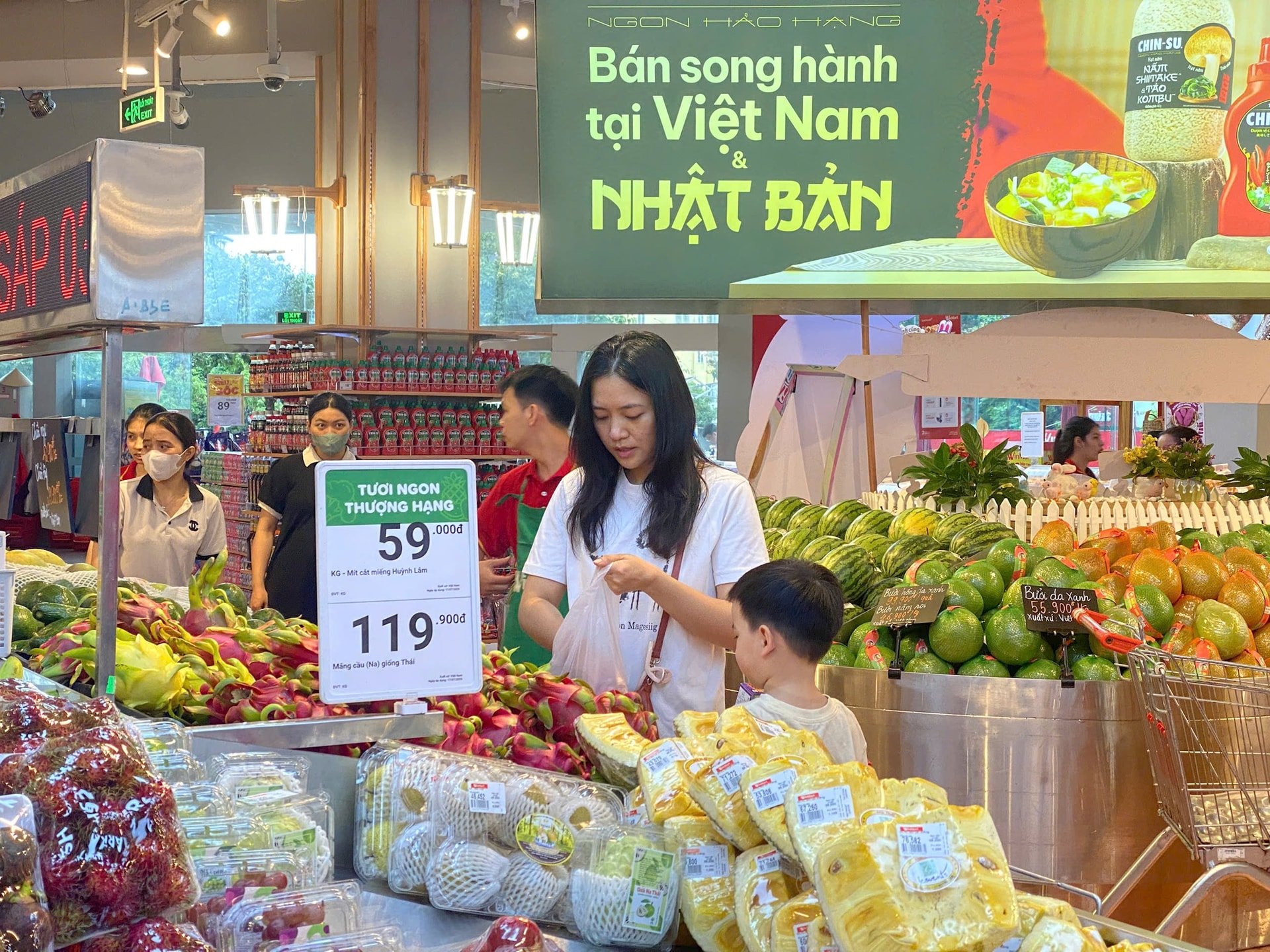 tong-muc-ban-le-hang-hoa-va-doanh-thu-dich-vu-tieu-dung-7-thang-tang-9-3-.jpg