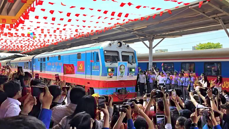 Đường sắt Việt Nam: Chuyển mình với chiến lược đầu tư đồng bộ hạ tầng và thiết bị- Ảnh 1.