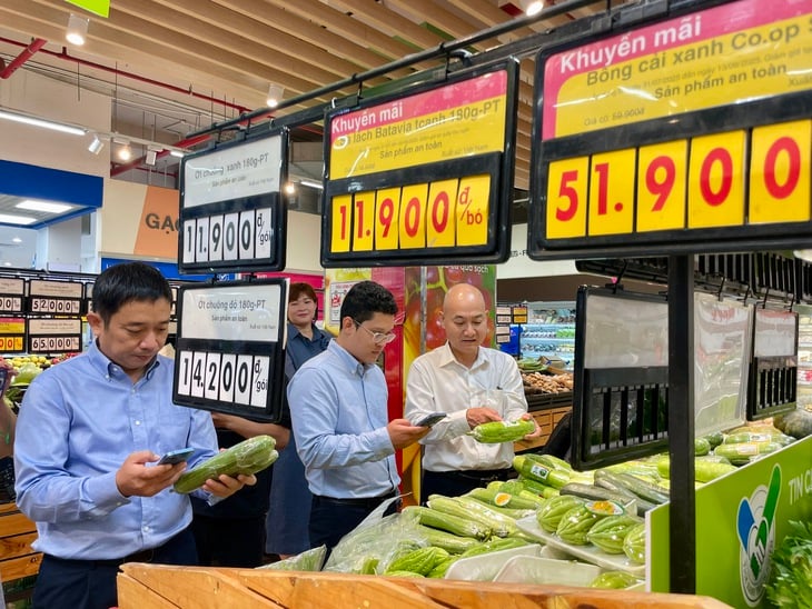 Người tiêu dùng yên tâm hơn với rau, thịt, cá... được gắn Tick xanh trách nhiệm - Ảnh 1.