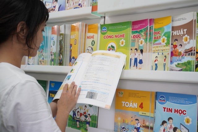 Nhà xuất bản Giáo dục Việt Nam sẵn sàng sách giáo khoa phục vụ năm học mới  - Ảnh 1.