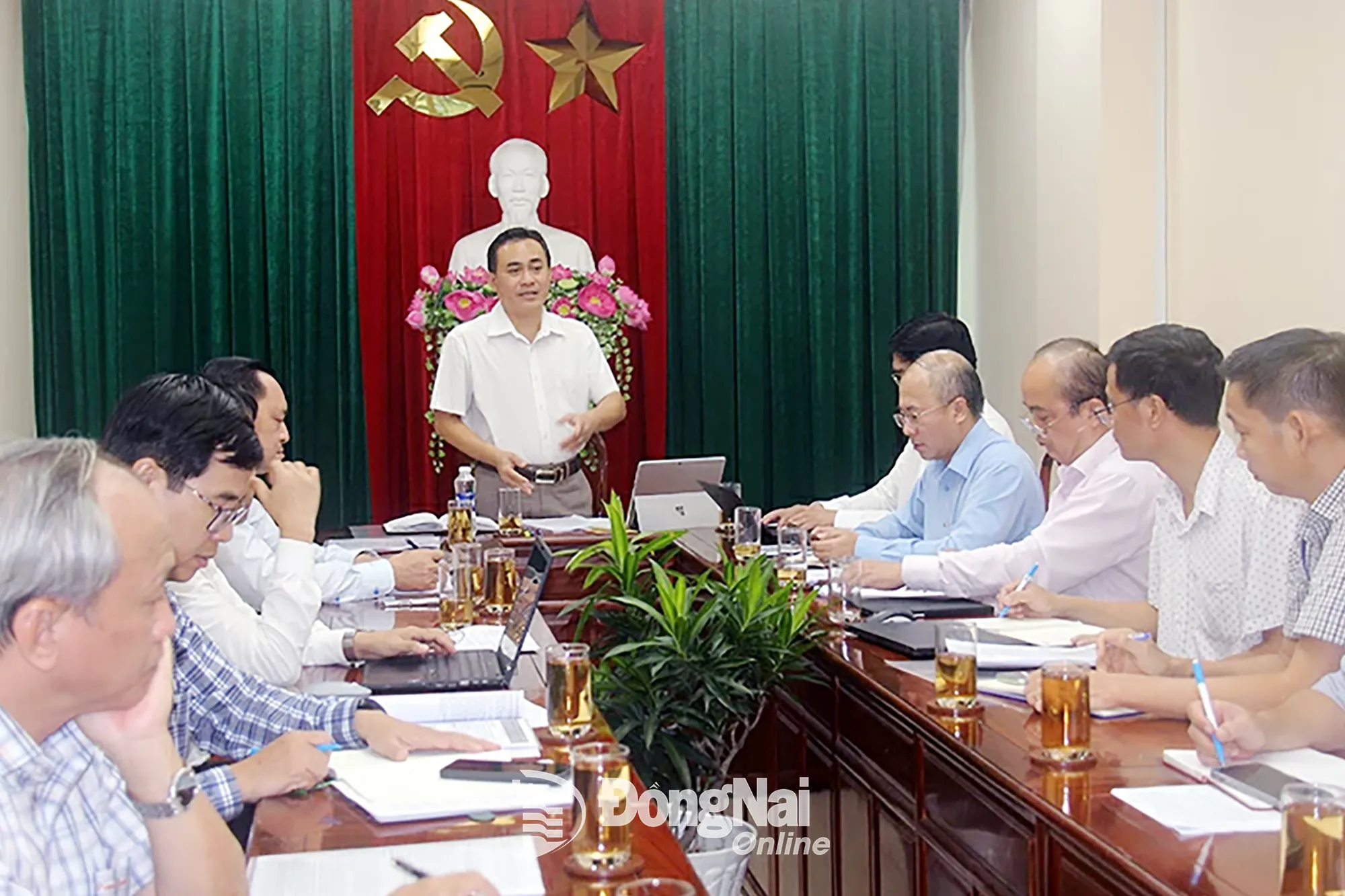 Ủy viên Ban Thường vụ Tỉnh ủy, Phó Chủ tịch UBND tỉnh Đồng Nai Lê Trường Sơn kết luận buổi làm việc. Ảnh: Hải Quân