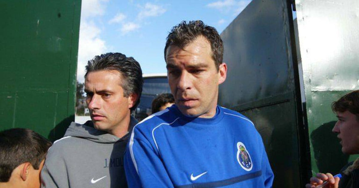 Sốc: Học trò cưng của HLV Mourinho đột tử trên sân bóng