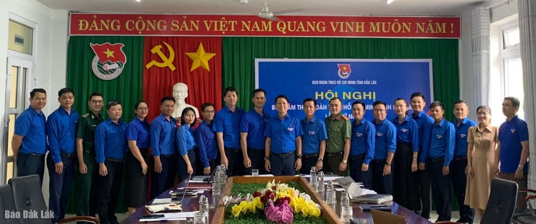 សមមិត្តនៃគណៈកម្មាធិការប្រតិបត្តិបណ្តោះអាសន្ននៃសហភាពយុវជនកុម្មុយនិស្តហូជីមិញនៃខេត្តត្រូវបានណែនាំ។