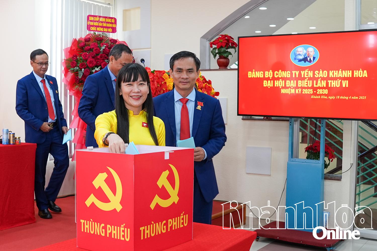 Делегаты избрали Исполнительный комитет партии компании Khanh Hoa Salanganes Nest на период 2025–2030 годов.