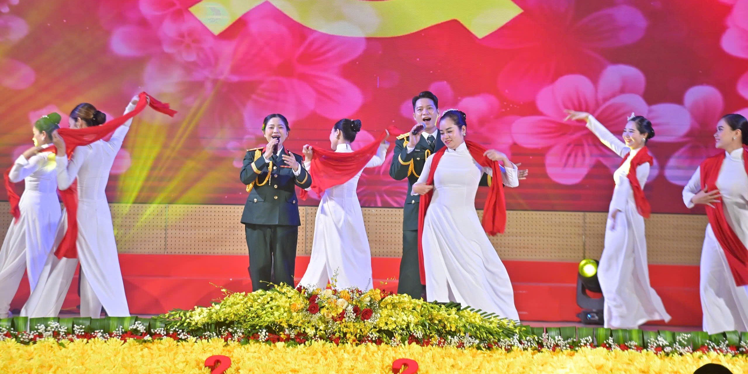“Dưới cờ vinh quang” kết nối ba miền, tôn vinh hình tượng Bộ đội Cụ Hồ