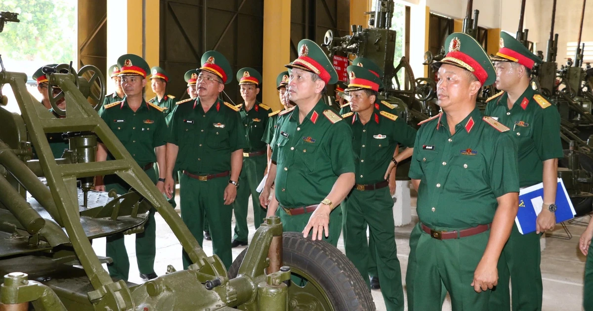 Kommandant der Militärregion 5 inspiziert Militärmissionen bei in der Provinz Gia Lai stationierten Einheiten