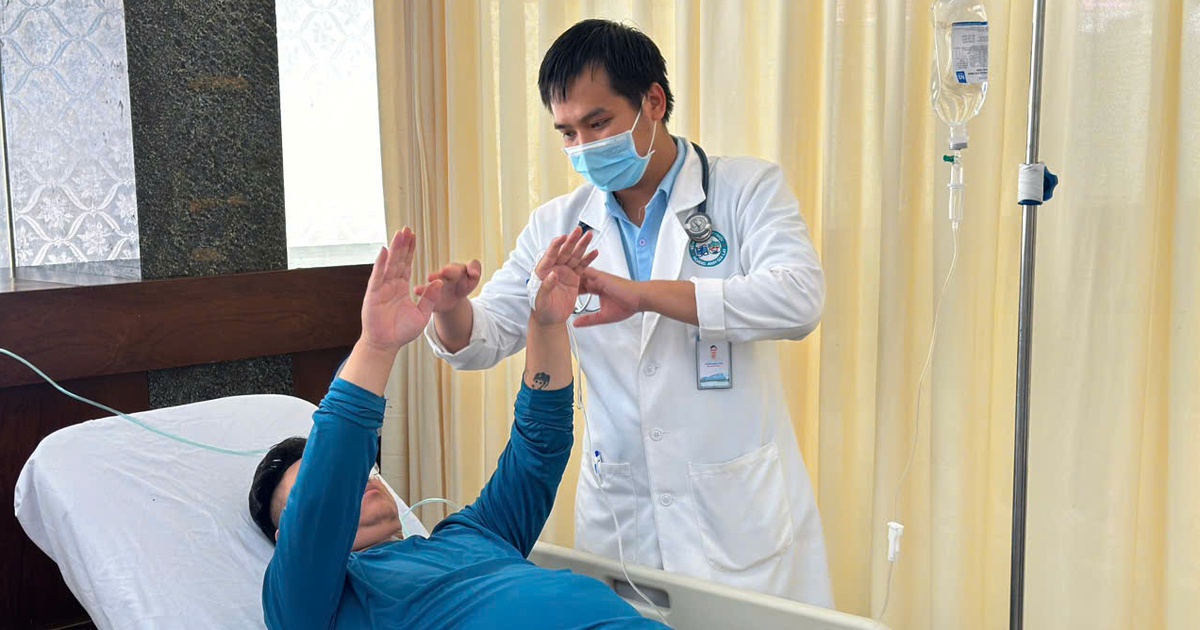 Gia Lai: Rescuing an unconscious American man on the street