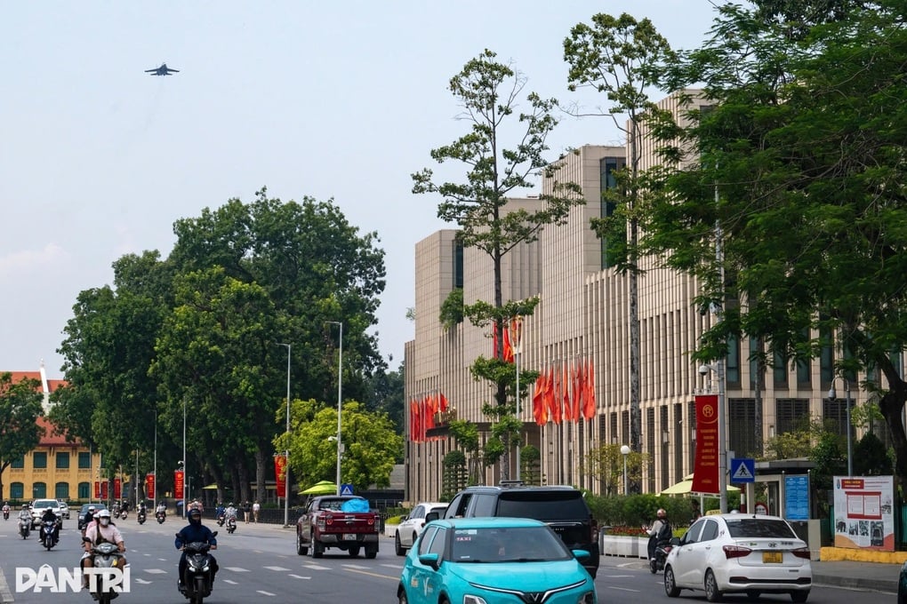 Las entradas para el tour por Hanoi se agotaron y el casco antiguo está completamente reservado mientras los clientes buscan asientos para ver el desfile del 2 de septiembre - 2