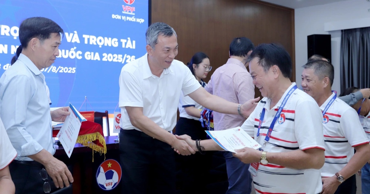 Chủ tịch VFF nhắn nhủ các trọng tài giám sát bản thân nghiêm túc hơn